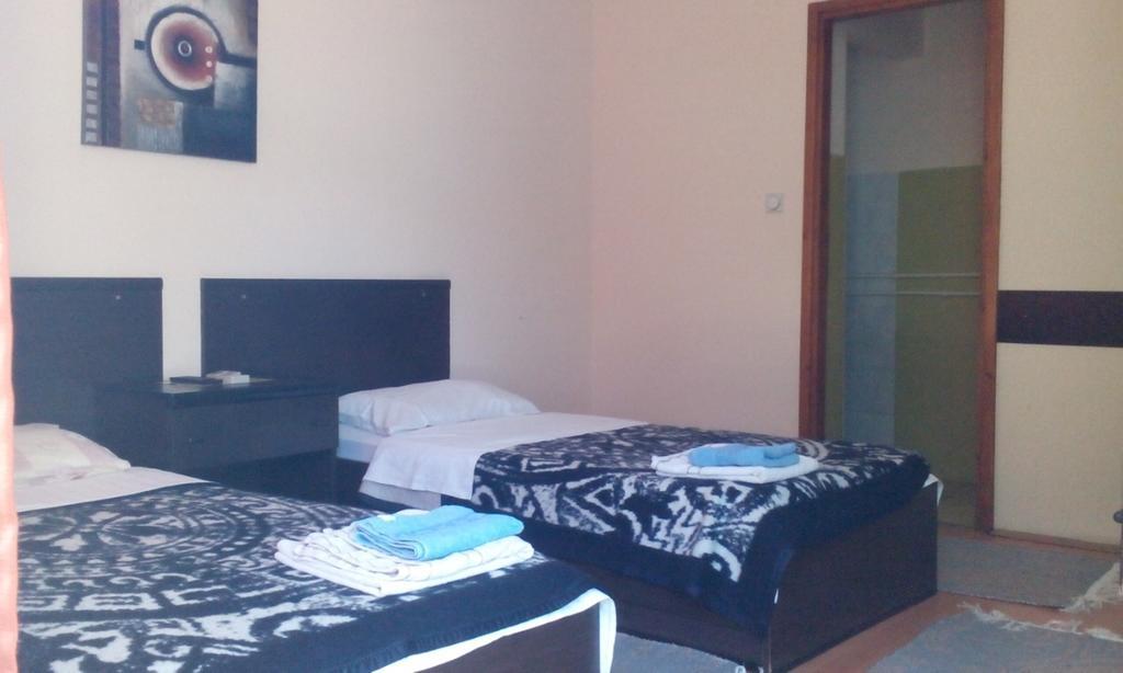 Motel Le Village Скопье Номер фото
